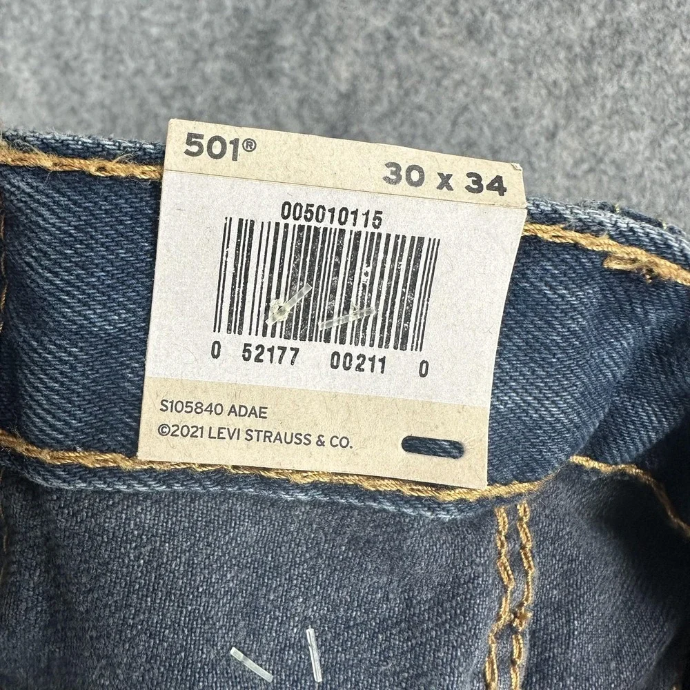 Levi's 501 Jeans Mens 30x34 Blue Medium Wash Button Fly Straight Leg